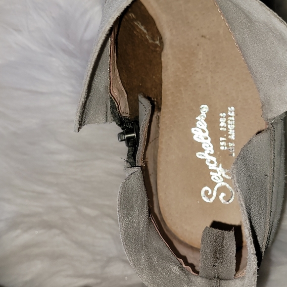 Seychelles soft gray suede leather booties. Size 7 - Picture 4 of 10